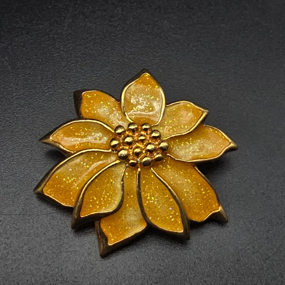 Avon 1987 White Christmas Brooch Poinsettia Flower Cream Enamel